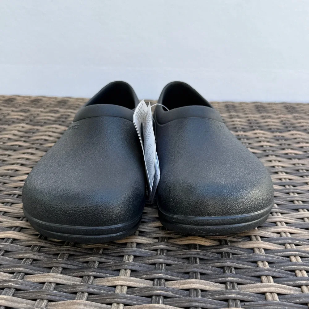 Crocs On The Clock Work Slip-On Clogs Black Men's 7 Women's 9 NWT